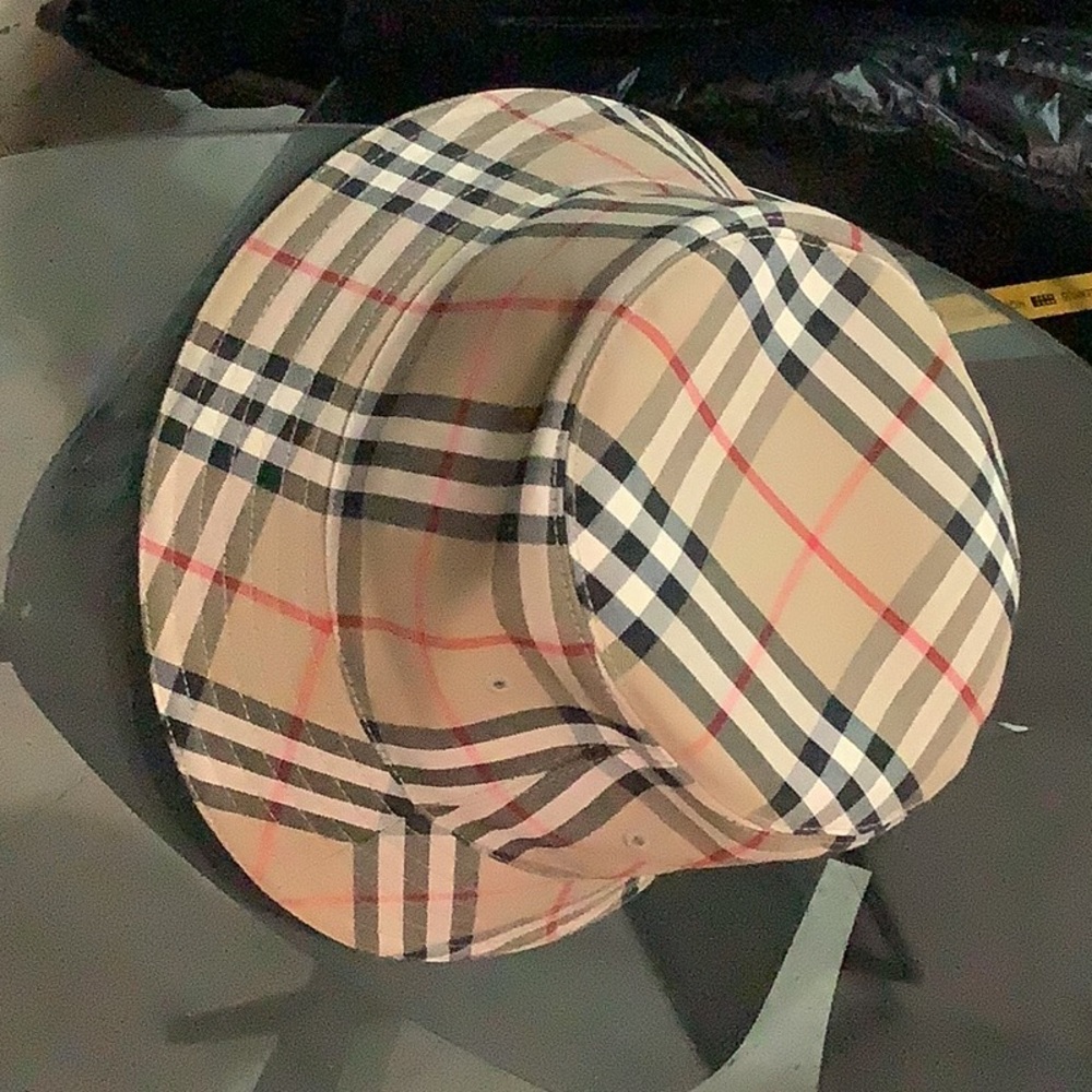 Burburry bucket hat